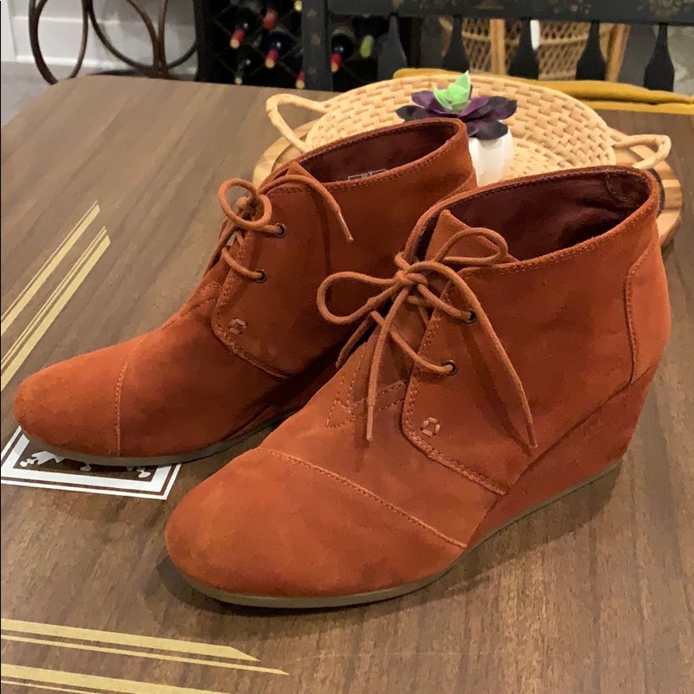 TOMS Suede Desert Wedge Size 11